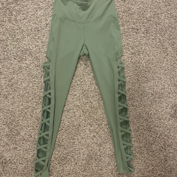 Braided Cut Out Workout Leggings - Picture 1 of 2